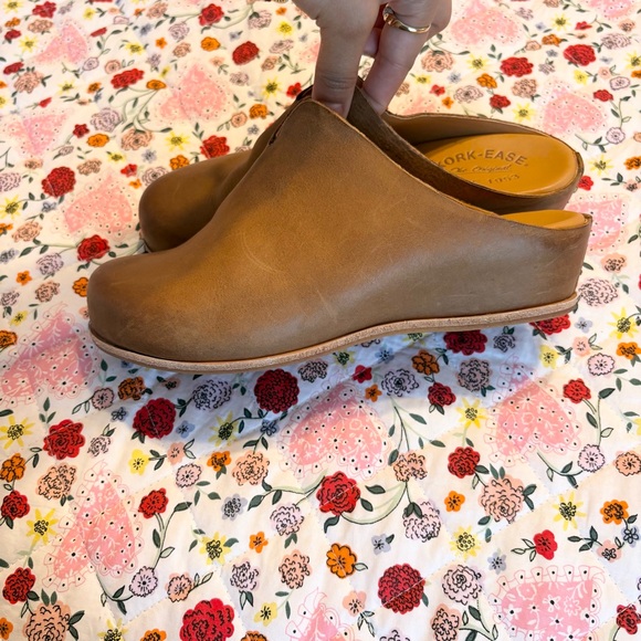 Kork-Ease Women's Para Tan Leather Clogs - Picture 8 of 10